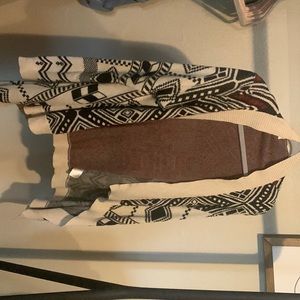 Drapey sweater. Aztec print.